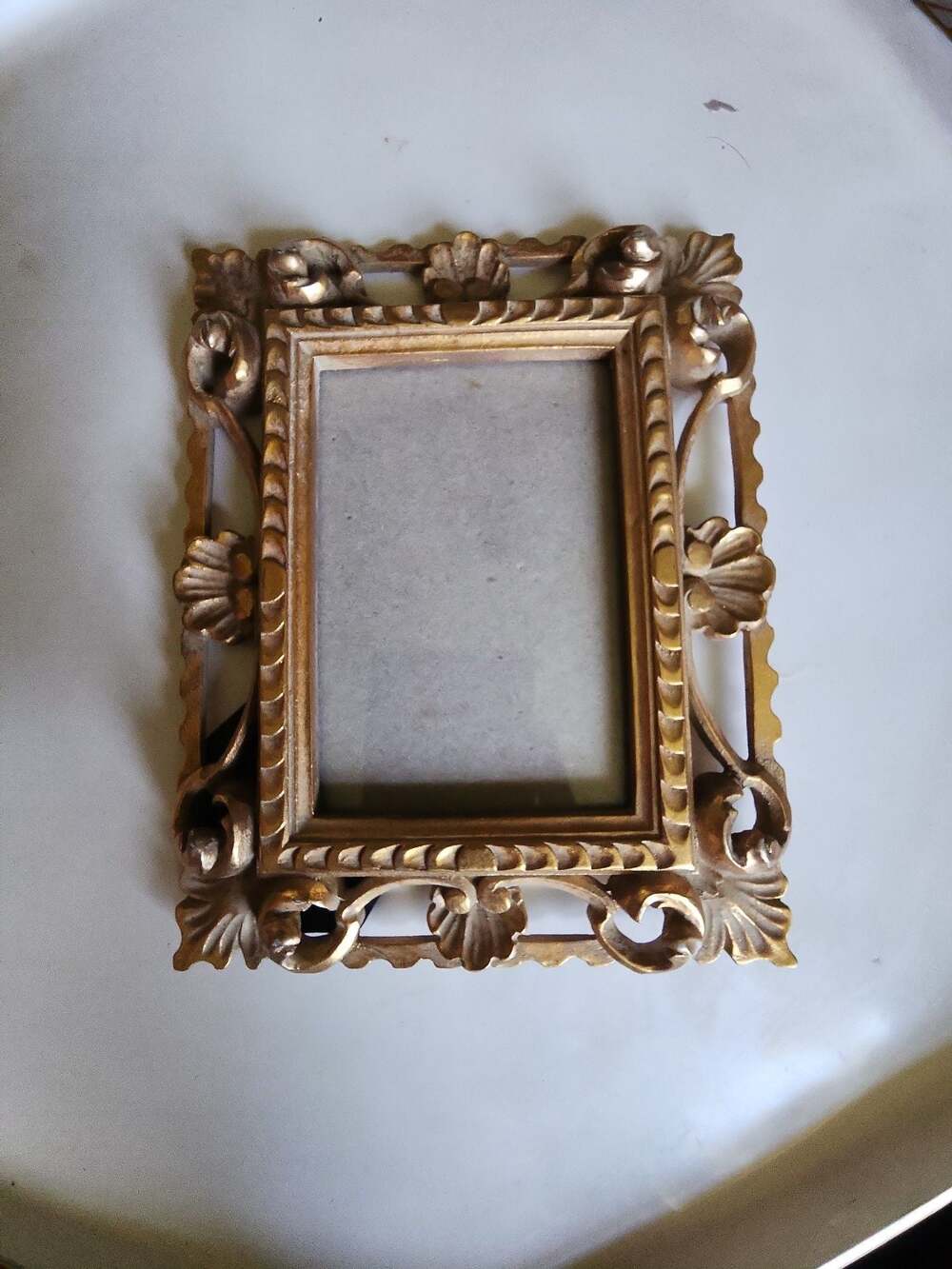Vintage Ornate Gold Tone Filigree Tabletop Picture Frame 5x7